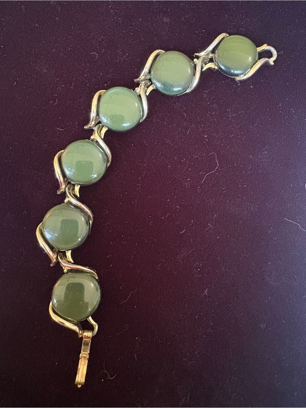 RARE COLOR Vintage Thermoset Bracelet Forest Green Cabochon Discs Gold 6 3/4”